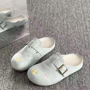 SHEIN Kids White Slippers with Floral Accents